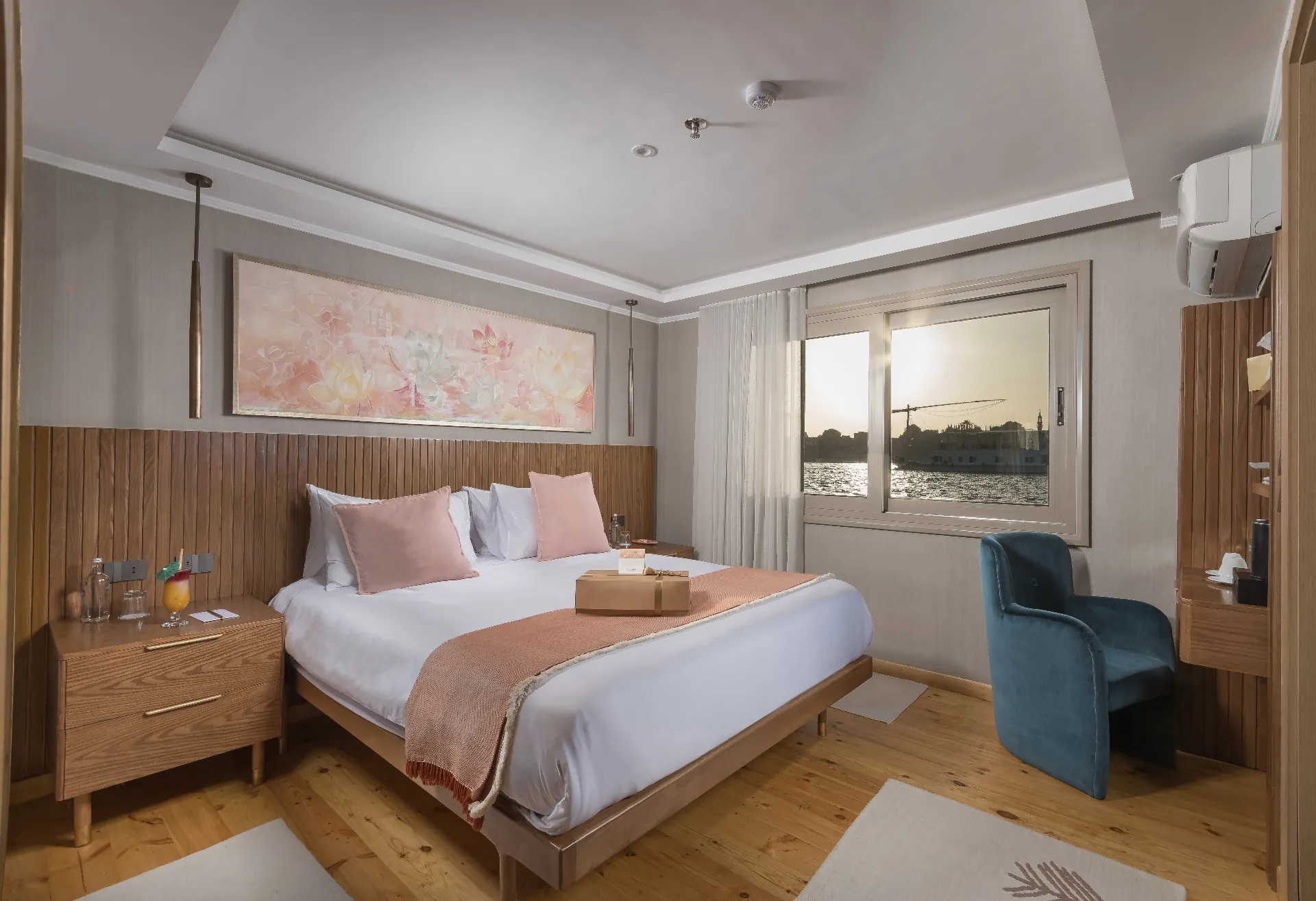 Cleo Dahabiya queen cabin