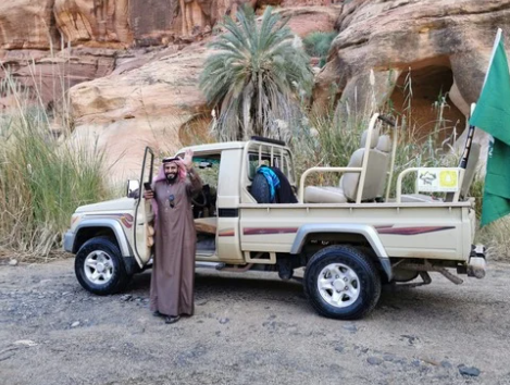 Desert 4x4 excursion among the sandstone cliffs of AlUla