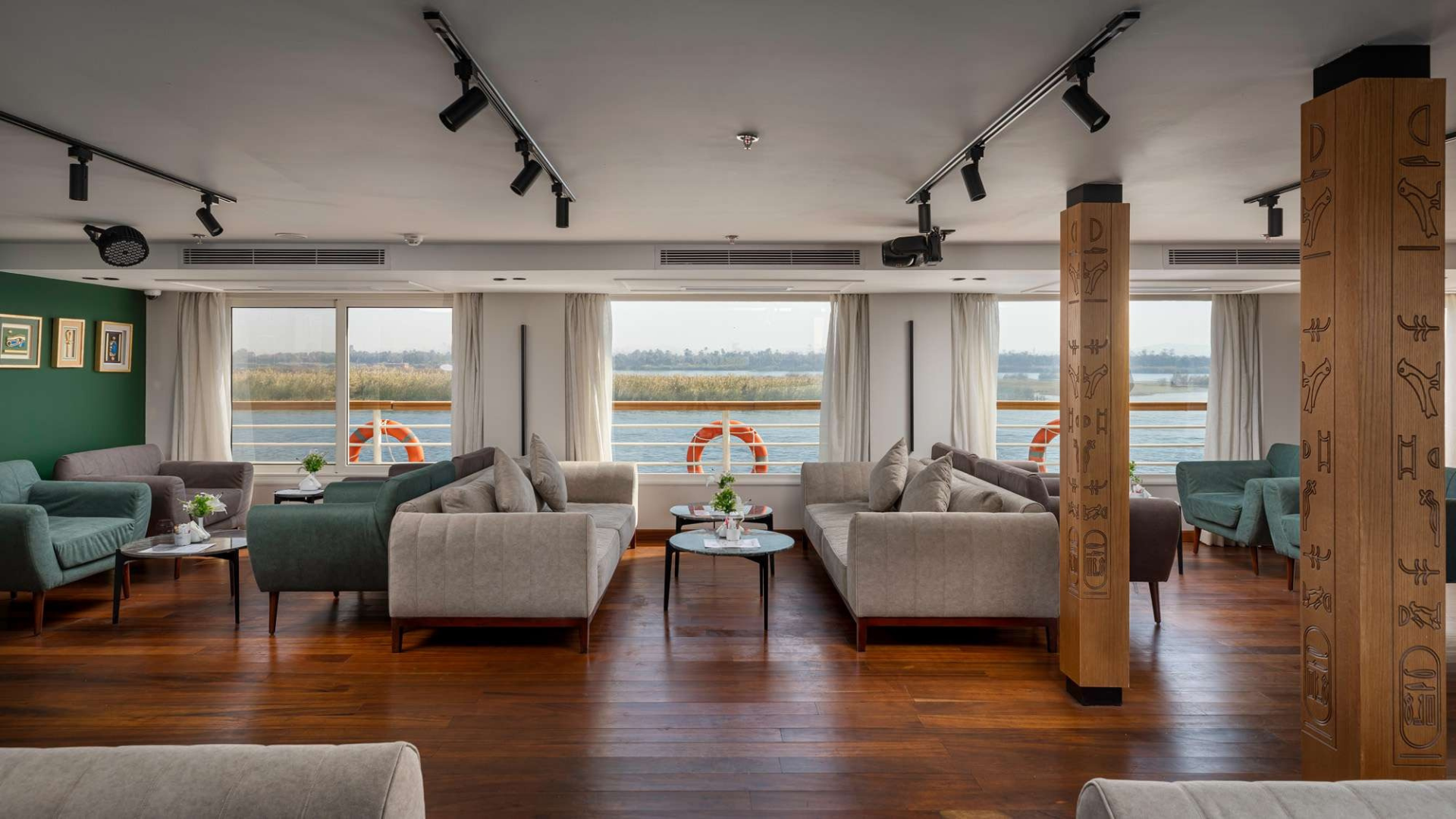 Panoramic lounge