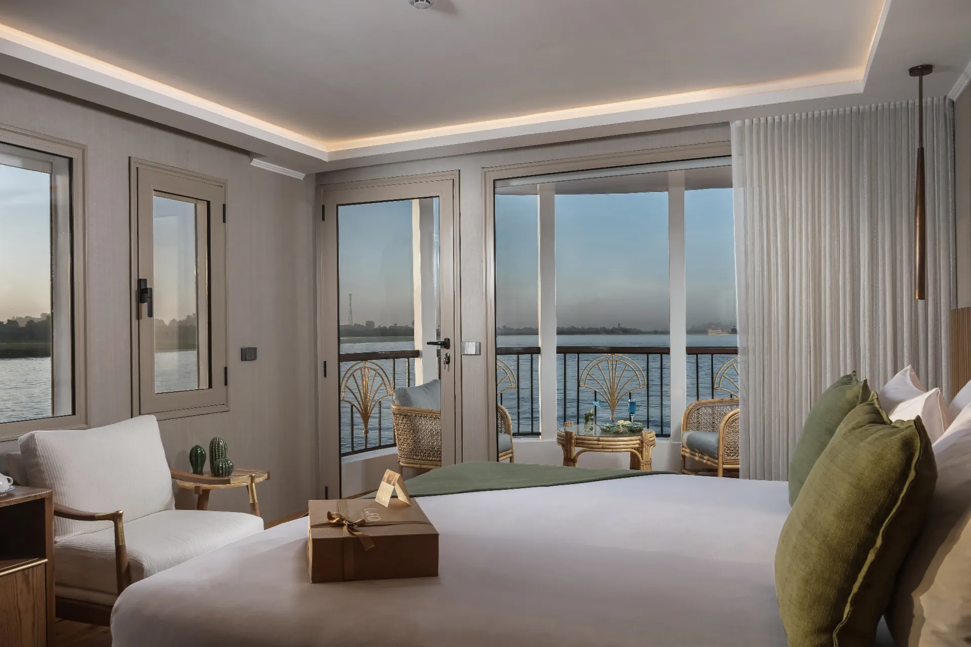 Cleo Dahabiya terrace suite
